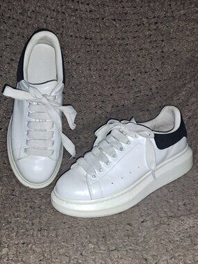 ALEXANDER MCQUEEN-Oversize White Leather/Black Suede Sneakers-Sz 39-Excellent